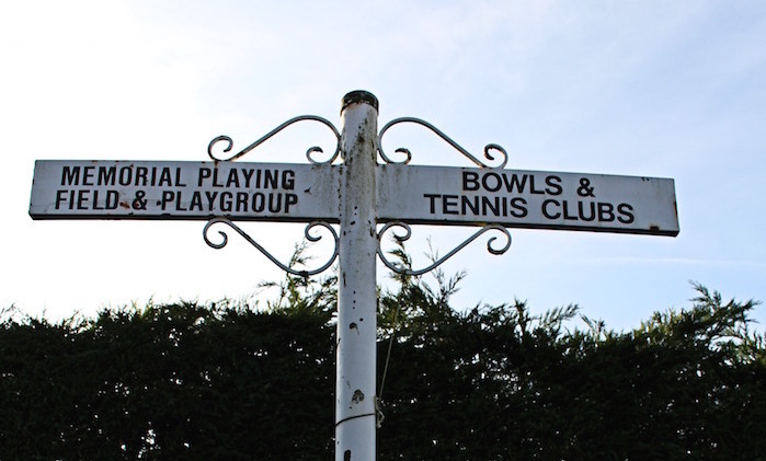 Signpost forMemorial Playing Fields, playgroup, Bowls and tennis clubs in Buckden